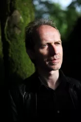 Iarla Ó Lionáird