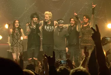 Sixx:A.M.
