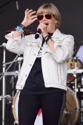 Hazell Dean
